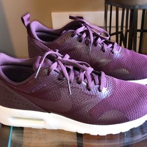 NEW Nike Women’s Air Max Thea Maroon 8.5